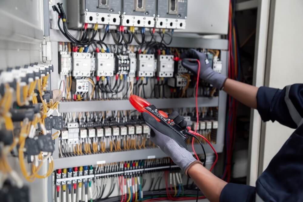 przeprowadzanie pomiarów elektrycznych
